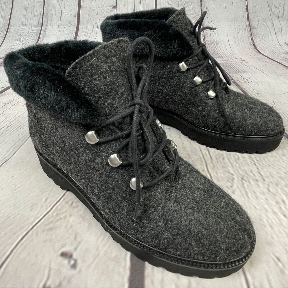 BETTYE MULLER gray felt wool & faux fur trim lace up ankle boots NWOT, size 7 - Picture 3 of 11
